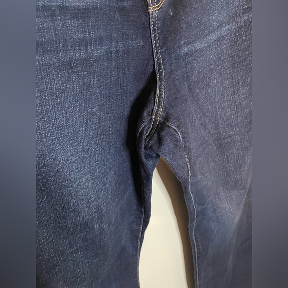 Women’s Curvy Super Hi-Rise Flare Jean - Picture 3 of 6